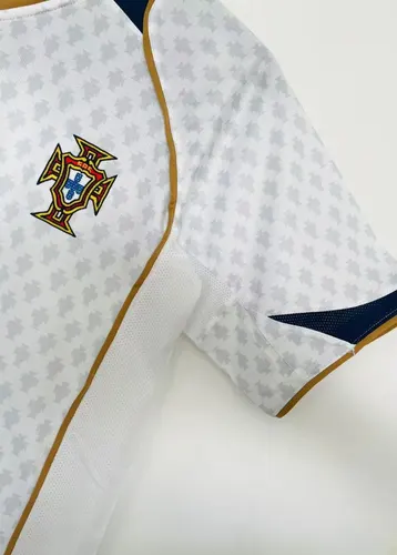 Maillot de football extérieur Portugal rétro 2004  — view 3