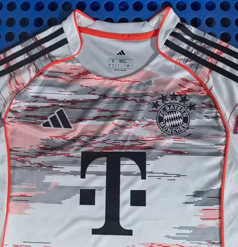 2025/2026 Camiseta de Fútbol Visitante del Bayern de Múnich  — view 3