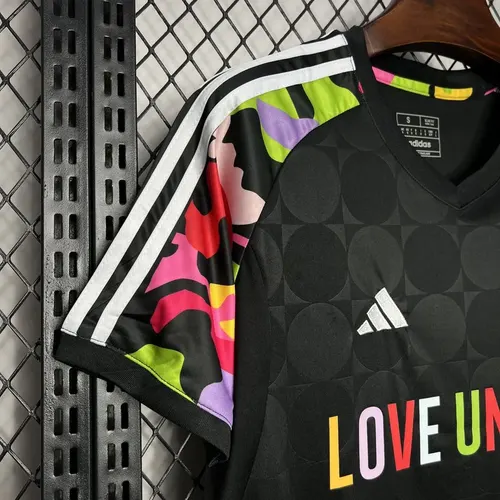2024/2025 Manchester United Pre-match training Jersey  — view 4