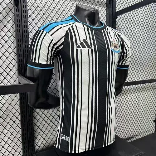 2026/2027 Spielerversion Newcastle United Heimtrikot   — view 3