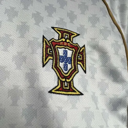 Maillot de football rétro 2004 Portugal Extérieur AAA qualité fan — view 8