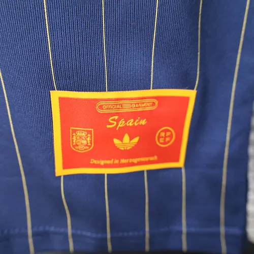 2026 Player Version Spanien Nationalmannschaft Retro Sonderedition Fußballtrikot AAA Fan-Qualität — view 8