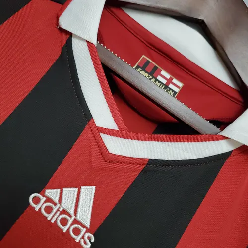 قميص كرة قدم AC Milan الكلاسيكي داخل الأرض 2009/2010 جودة تايلاندية — view 4