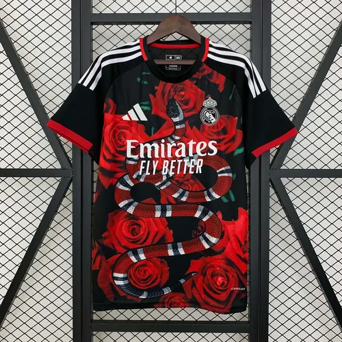 2025/2026 Real Madrid Red Rose Special Edition Fußballtrikot  — view 1