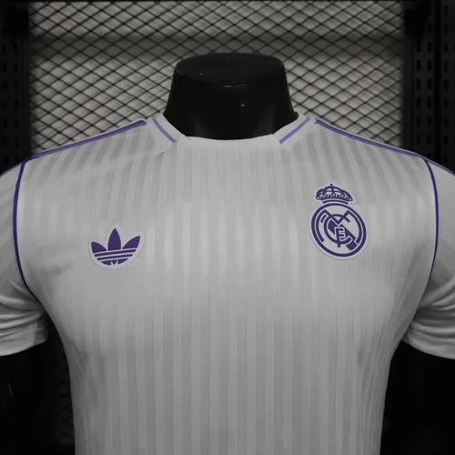 2025/2026 Version Joueur Real Madrid Tenue d'entraînement Maillot de football  — view 3