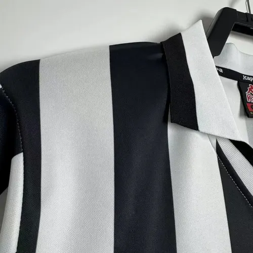 Camiseta de fútbol local retro de la Juventus 1996/1997  — view 3