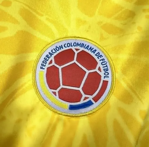 2026 Langarm Kolumbien Nationalmannschaft Heim-Fußballtrikot AAA Fan-Qualität — view 4