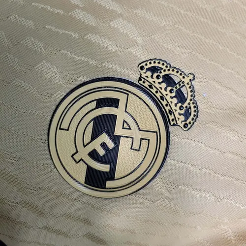 Camiseta de Fútbol Edición Especial Dorada del Real Madrid Versión Jugador 2023/2024  — view 10
