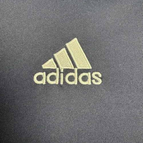2004/2005 Retro Real Madrid Auswärts Fußballtrikot  — view 5
