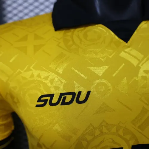 2025/2026 Spielerversion Wolverhampton Wanderers Heim Fußballtrikot  — view 4