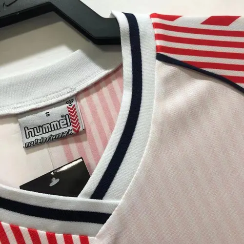 1986 Retro Dänemark Nationalmannschaft Auswärts Fußballtrikot  — view 3