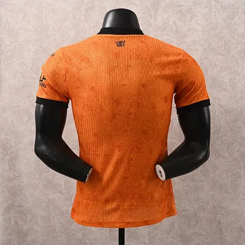 2026/2027 Spielerversion Wolverhampton Wanderers Heim-Trikot   — view 2