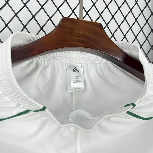 2005/2006 Celtic Heimshorts  — view 5