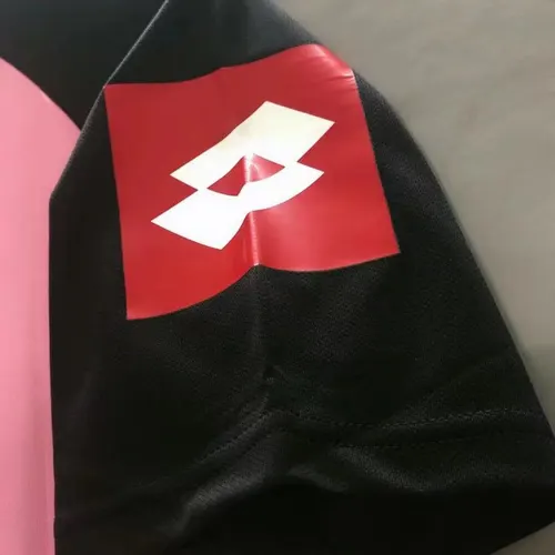 2002/2003 Retro Juventus Camisa de Futebol Rosa  — view 5