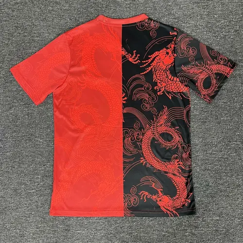 Camisa Real Madrid 2025/2026 Padrão Dragão Vermelha e Preta Futebol Jersey  — view 2