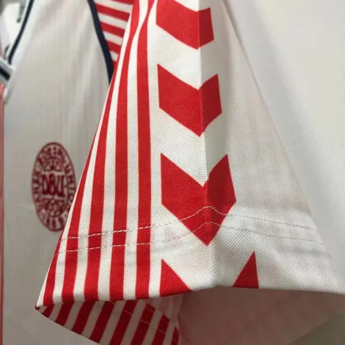 1986 Retro Dänemark Nationalmannschaft Auswärts Fußballtrikot  — view 6