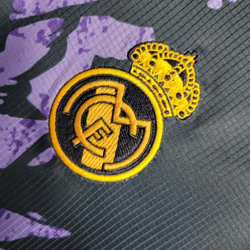قميص ريال مدريد الأرجواني الخاص لكرة القدم 2023/2024 — view 8