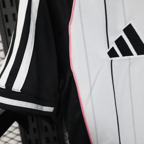2025/2026 Juventus Buttons Sonderedition Weiß Fußballtrikot   — view 8