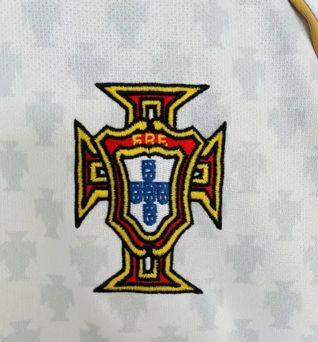 Maillot de football extérieur Portugal rétro 2004  — view 6