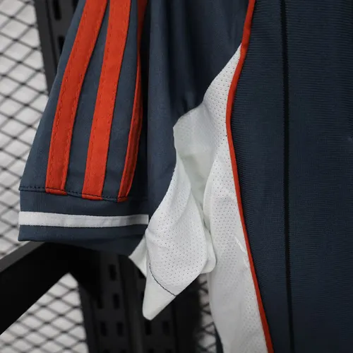 2025/2026 Bayern Munich Boutons Édition Spéciale Gris Maillot   — view 8