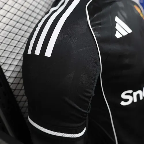 2025/2026 Versión Jugador Manchester United Edición Especial Negra y Blanca Camiseta de Fútbol Calidad Thai — view 6