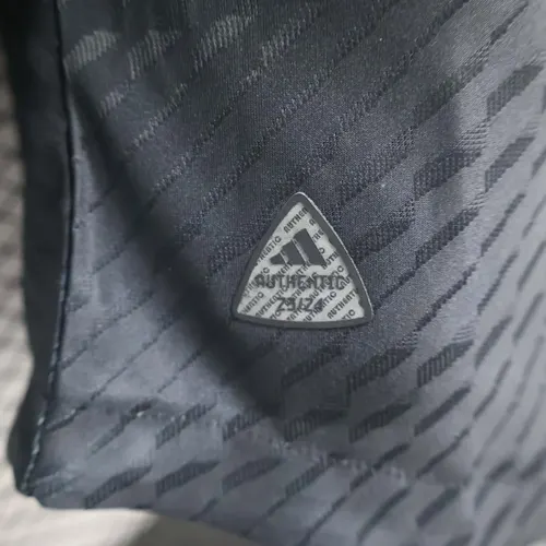 2024/2025 Spieler-Version Real Madrid Y-3 Sonderedition Schwarz Fußballtrikot  — view 9