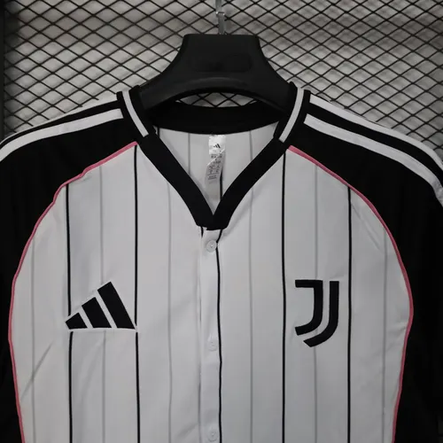 2025/2026 Juventus Buttons Sonderedition Weiß Fußballtrikot   — view 3