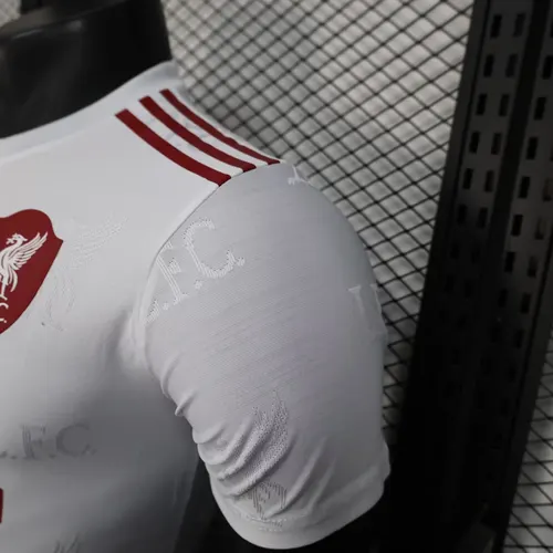 Camisa de Futebol Liverpool Edição Especial 10 Versão Jogador 2025/2026  — view 7