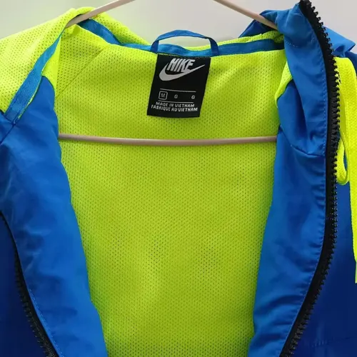 2025/2026 Barcelona Windbreaker Jersey  04 — view 4