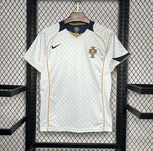 Maillot de football rétro 2004 Portugal Extérieur AAA qualité fan — view 3