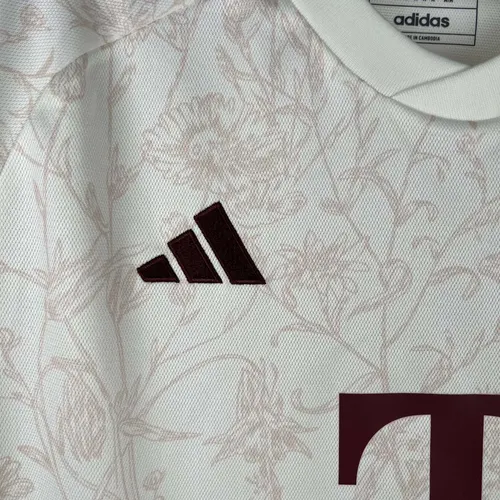 Camisa de Futebol Bayern Munich Terceira Fora 2023/2024  — view 5