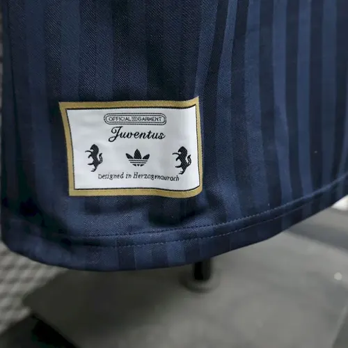 2025/2026 Version Joueur Juventus Terrace Icons Maillot de Football  — view 7
