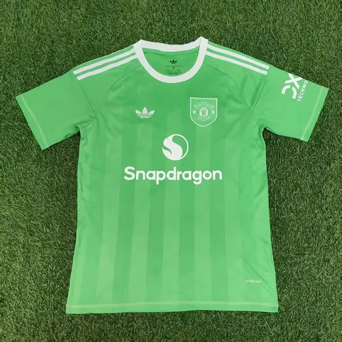 2025/2026 Manchester United Goalie Green Football Jersey  — view 1