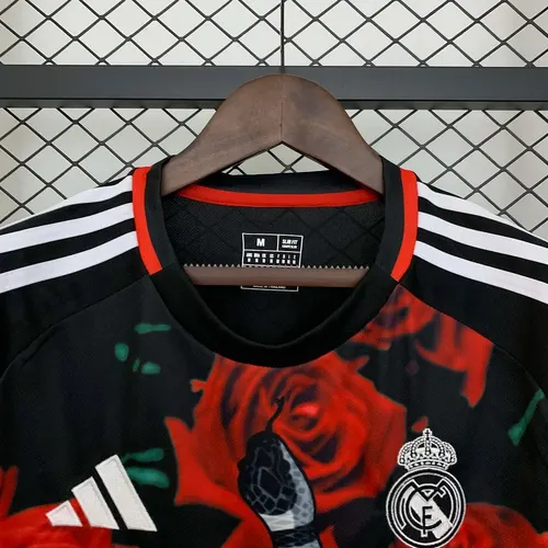 2025/2026 Real Madrid Red Rose Special Edition Fußballtrikot  — view 3
