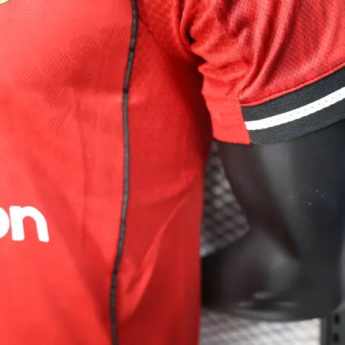 2025/2026 Spielerversion Manchester United Heim-Fußballtrikot  — view 9