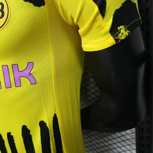 Camisa de Futebol Dortmund Casa Publicidade Rosa Versão Jogador 2025/2026  — view 9