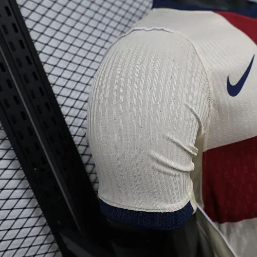 Camisa Fourth Away Barcelona Versão Jogador 2026/2027 Futebol   — view 5