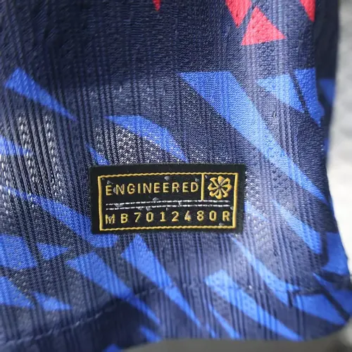 Camisa de Futebol Barcelona Edição Especial 34 Versão Jogador 2025/2026  — view 7