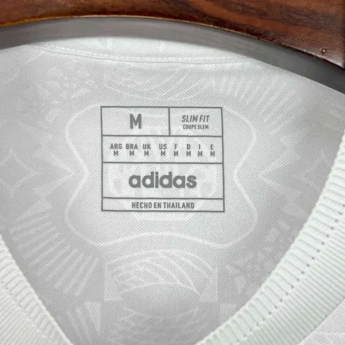 2025/2026 Bayern München 125. Jubiläumsedition Weiß Fußballtrikot  — view 3
