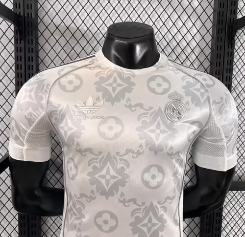 Camisa de Futebol Real Madrid Edição Especial 52 Versão Jogador 2025/2026  — view 3