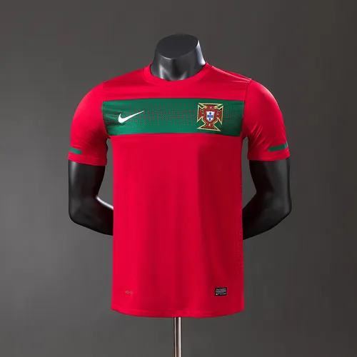 Camisa Retro 2010 Versão Jogador Portugal Casa AAA qualidade fã — view 1