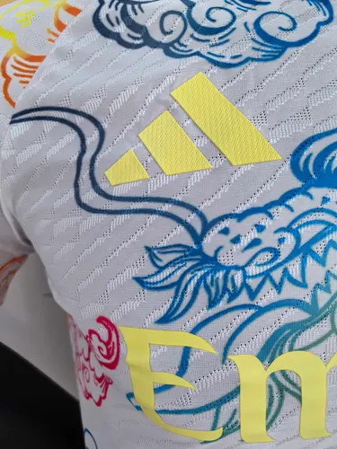 2025/2026 Spielerversion Real Madrid Bunter Drache Weiß Sonderausgabe Fußballtrikot  — view 3