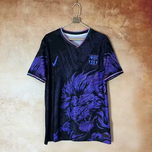 2025/2026 Barcelona Edición especial Camiseta de fútbol cabeza de león morada  — view 1