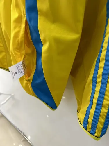 2025/2026 Barcelona Chaqueta Cortavientos Doble Cara Amarilla y Azul Camiseta de Fútbol   — view 6