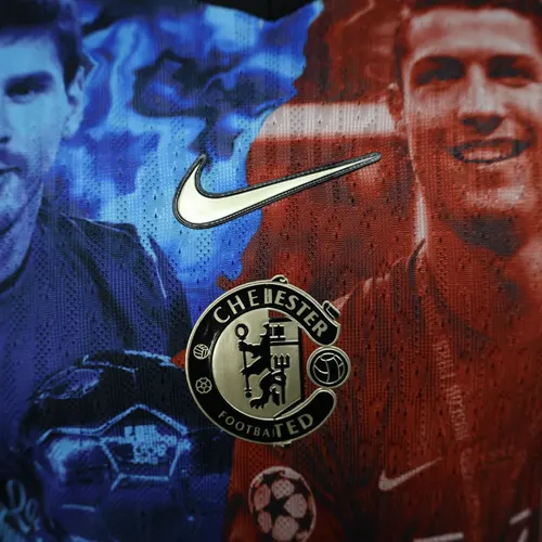 2025/2026 Spielerversion Manchester United Sonderausgabe 06 Fußballtrikot  — view 4
