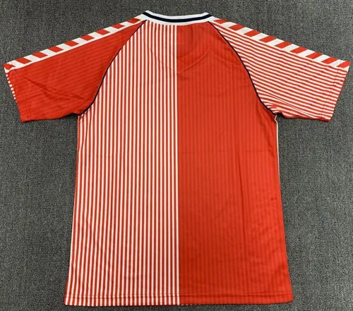قميص كرة قدم ريترو منتخب الدنمارك داخل الأرض 1986 جودة تايلاندية — view 2
