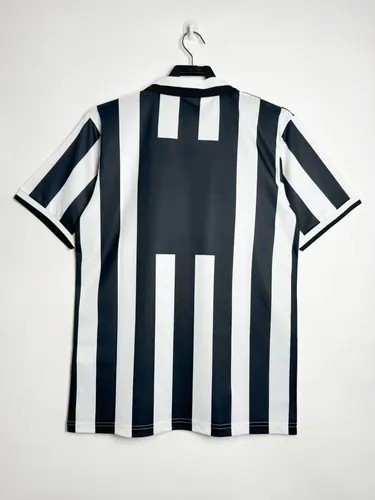 Camiseta de fútbol local retro de la Juventus 1996/1997  — view 2