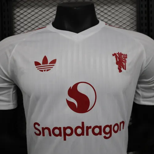 2025/2026 Spielerversion Manchester United Sonderedition 04 Fußballtrikot  — view 3