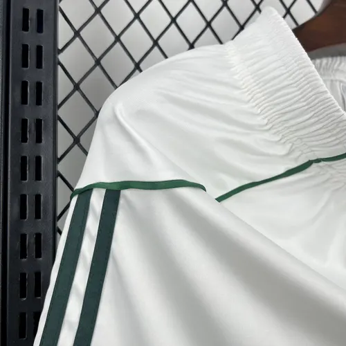 2005/2006 Celtic Heimshorts  — view 6