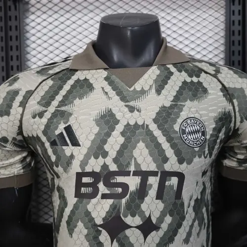 2025/2026 Versión Jugador Bayern Munich Año de la Serpiente Edición Especial Camiseta de Fútbol Calidad Thai — view 3